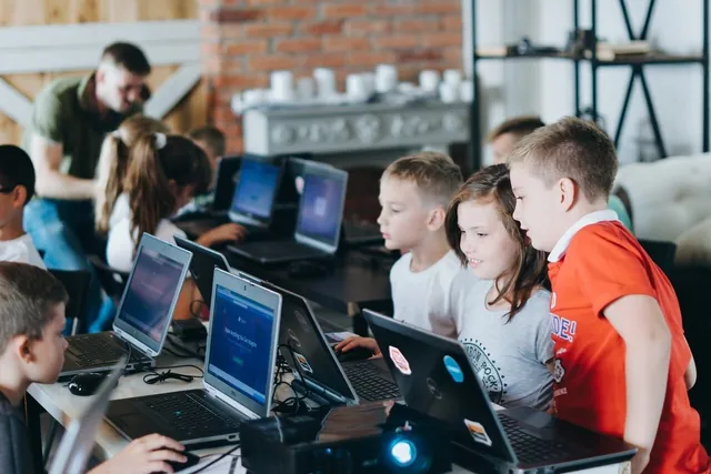 Создание сайтов (frontend) (можно онлайн)